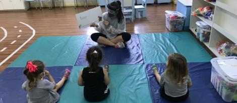 Crianças do Nível 2 da IENH desenvolvem projeto de estudos para perceber a si e ao outro Crianças do Nível 2 da IENH desenvolvem projeto de estudos para perceber a si e ao outro