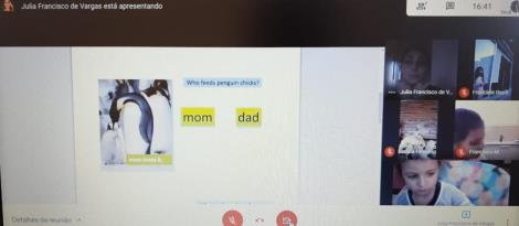 Crianças dos Níveis 3 aprendem sobre pinguins e realizam homenagem aos pais Crianças dos Níveis 3 aprendem sobre pinguins e realizam homenagem aos pais