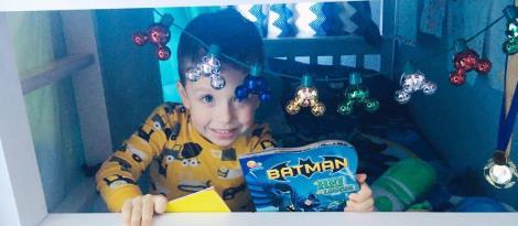 Crianças dos Níveis 4 realizam acampamento literário em casa Crianças dos Níveis 4 realizam acampamento literário em casa