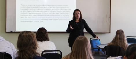 Curso Alfabetização e Letramento de Crianças Bilíngues acontece na Faculdade IENH