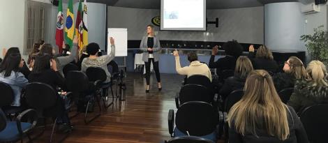 Curso de Extensão debate disciplina positiva no contexto escolar