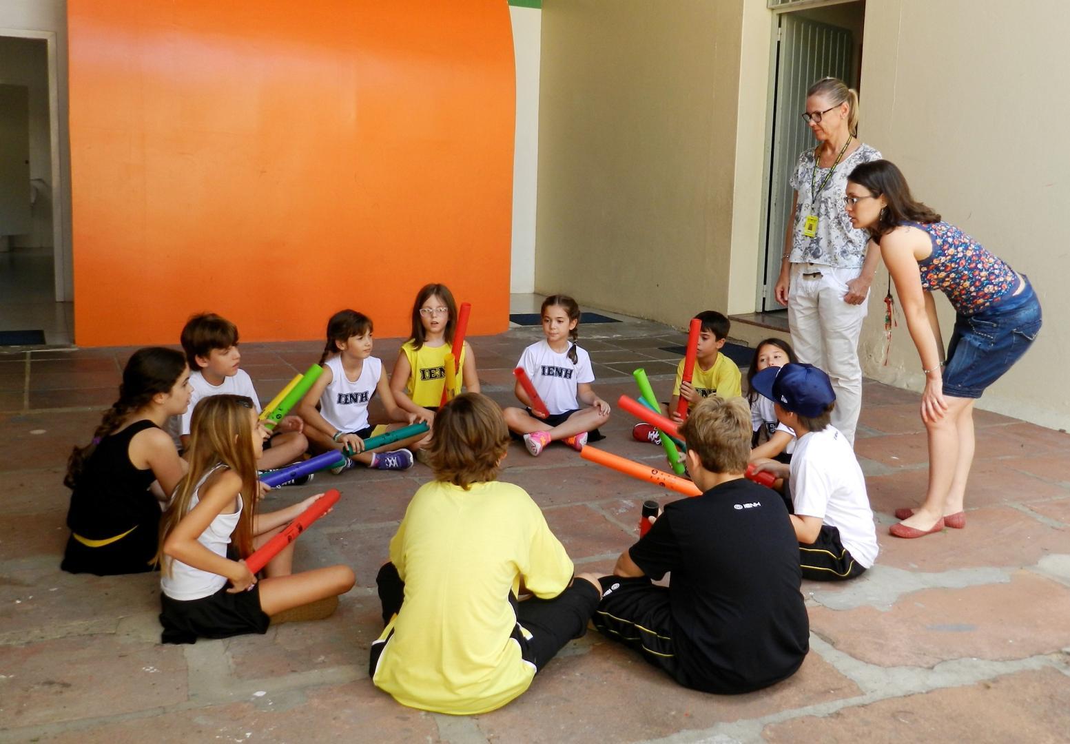 Desvendando códigos secretos com Boomwhackers