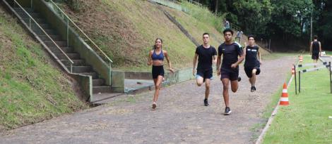 Equipe de atletismo da IENH retoma treinos para competições de 2025 Equipe de atletismo da IENH retoma treinos para competições de 2025