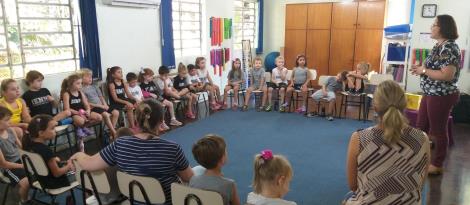 Estudantes dos 1°s anos do Ensino Fundamental participam de meditação sobre o compromisso com a vida Estudantes dos 1°s anos do Ensino Fundamental participam de meditação sobre o compromisso com a vida