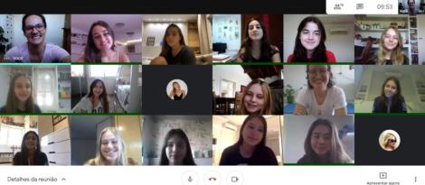 Experiências em práticas corporais são proporcionadas nas aulas de Educação Física da IENH Experiências em práticas corporais são proporcionadas nas aulas de Educação Física da IENH