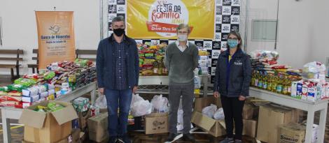 IENH arrecada mais de uma tonelada de alimentos no Drive Thru Solidário IENH arrecada mais de uma tonelada de alimentos no Drive Thru Solidário