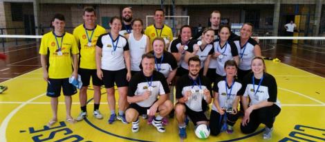 IENH campeã nos jogos de futsal e vôlei do Sinpro