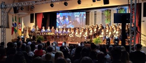 IENH celebra a formatura dos Cursos Técnicos com noite de homenagens e emoção IENH celebra a formatura dos Cursos Técnicos com noite de homenagens e emoção