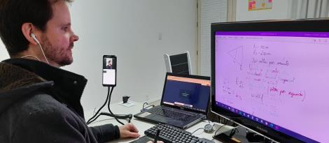 Mesa digitalizadora: tecnologia digital facilita as aulas on-line de física do Ensino Médio Mesa digitalizadora: tecnologia digital facilita as aulas on-line de física do Ensino Médio