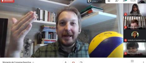 Momentos de conversas esportivas: estudantes recebem André Heller Momentos de conversas esportivas: estudantes recebem André Heller