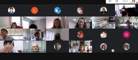 Monitores Ecológicos da Unidade Pindorama entregam tampinhas arrecadadas para a AMO Monitores Ecológicos da Unidade Pindorama entregam tampinhas arrecadadas para a AMO