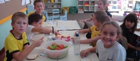 Alunos do Currículo Bilíngüe da Unidade Pindorama têm aula de culinária