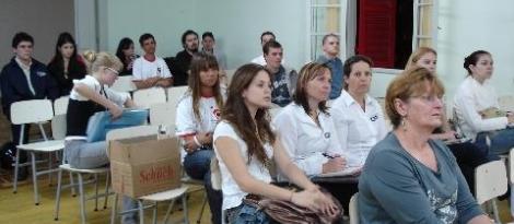 Alunos do Módulo II do Ensino Técnico assistem palestra com entidades sociais