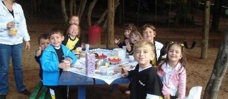 Alunos da Educação Infantil do Currículo Bilíngüe fazem Picnic