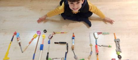 Níveis 5 em: construindo o nome com objetos de forma criativa Níveis 5 em: construindo o nome com objetos de forma criativa