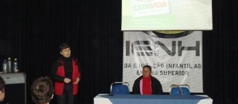 Integrantes do Programa Catavida realizam palestras na IENH