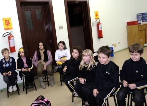 Monitores Ecológicos da Unidade Pindorama montam herbário