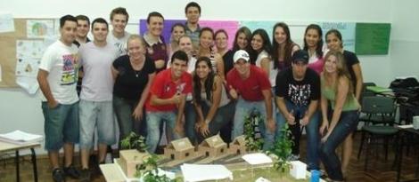 Alunos aprendem sobre Logística através de maquetes Alunos aprendem sobre Logística através de maquetes