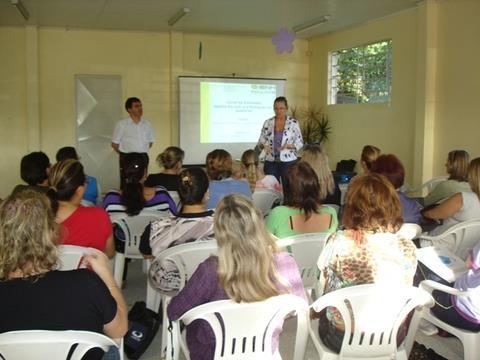 IENH qualifica diretores escolares em Igrejinha