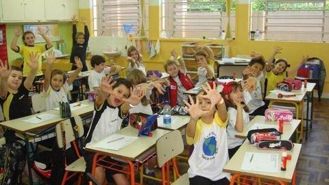 Projeto do Currículo Bilíngue utiliza atividades lúdicas para ensinar