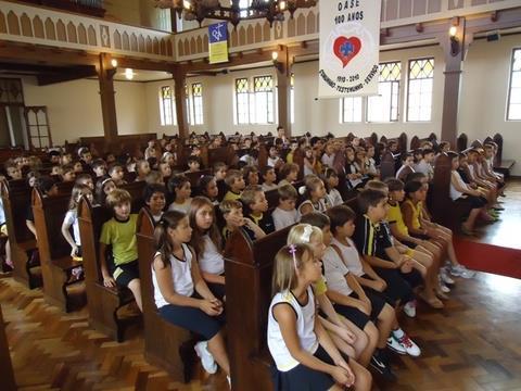 Pindorama: Culto marca retorno às aulas