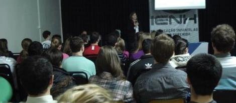 Case de internacionalização da Artecola é apresentado em palestra Case de internacionalização da Artecola é apresentado em palestra