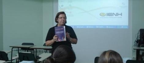 Palestra e oficina capacitam futuras professoras Palestra e oficina capacitam futuras professoras