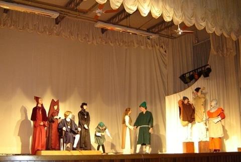 Conheça mais sobre o teatro na IENH