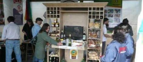 Alunos da IENH criam design de gôndola para o Projeto Sabor Paranhana Alunos da IENH criam design de gôndola para o Projeto Sabor Paranhana