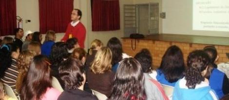 Coordenador da Unidade Igrejinha ministra palestra na Escola Machado de Assis Coordenador da Unidade Igrejinha ministra palestra na Escola Machado de Assis