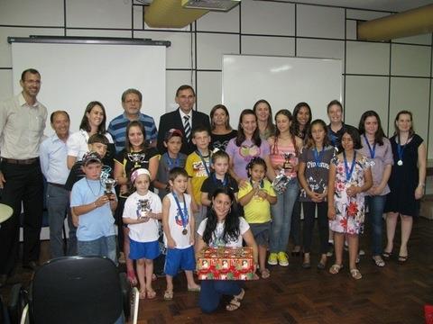 Alunas da IENH recebem premiação no Concurso Escolar do Trânsito