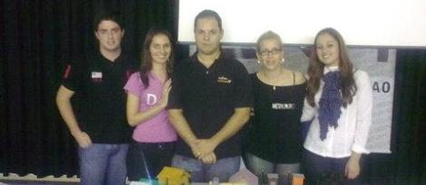 Alunos do Curso Técnico em Comércio Exterior criam maquetes Alunos do Curso Técnico em Comércio Exterior criam maquetes