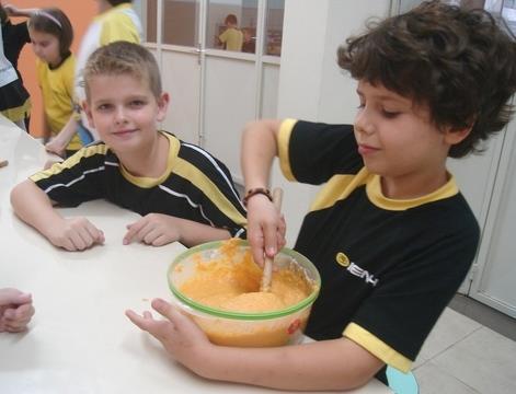 Alunos da 4ª série B preparam Carrot Cake