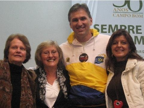 Professora da IENH recebe homenagem