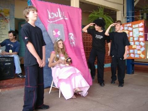 Grupo de Teatro das 6ªs séries se apresenta em Escola Municipal