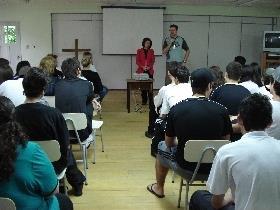 Meditação na Unidade Fundação Evangélica incentiva alunos a refletir sobre a confiança em Deus