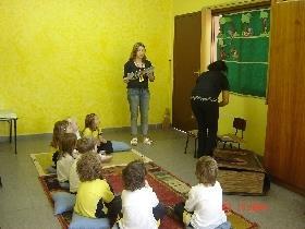 Alunos da Educação Infantil visitam Biblioteca Pública