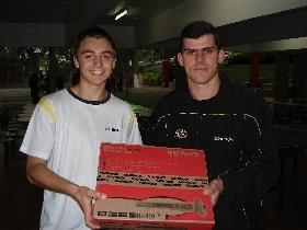 Atletismo da IENH entrega prêmio de Ação entre Amigos