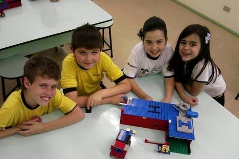 Aulas de Robótica incentivam alunos a criar uma cidade