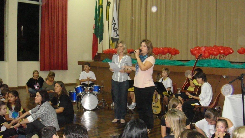 Alunos da Unidade Oswaldo Cruz homenageiam as mães