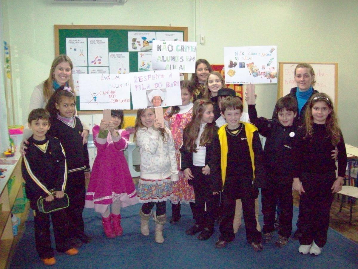 Agentes Mirins do Trânsito do Oswaldo Cruz criam placas de convivência