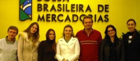 Acadêmicos de Administração visitam a Bolsa Brasileira de Mercadorias 