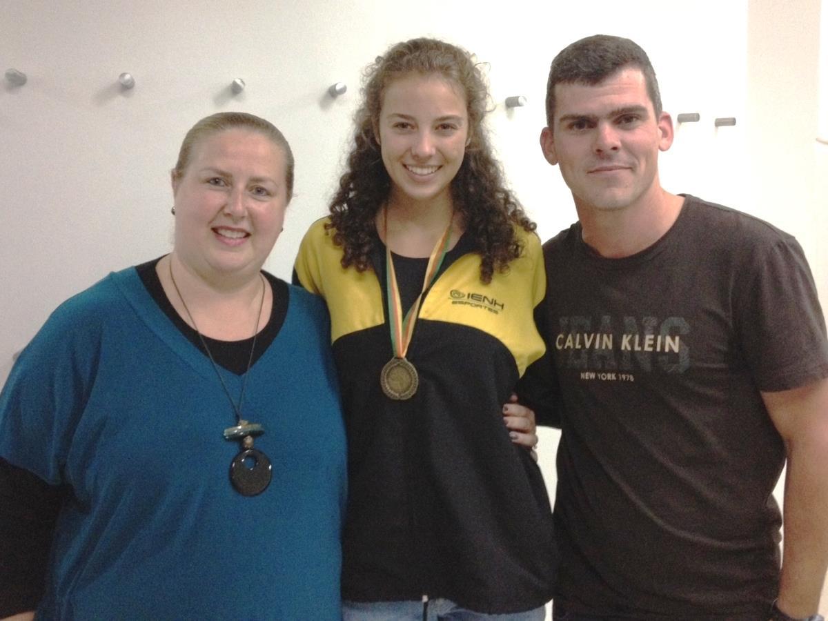 Atleta da IENH recebe medalha de Mérito Esportivo