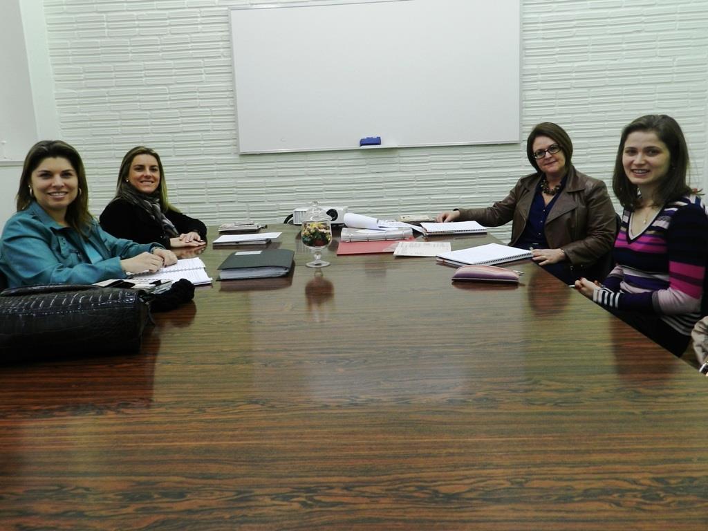 Coordenadora da Rede Sinodal em visita na IENH