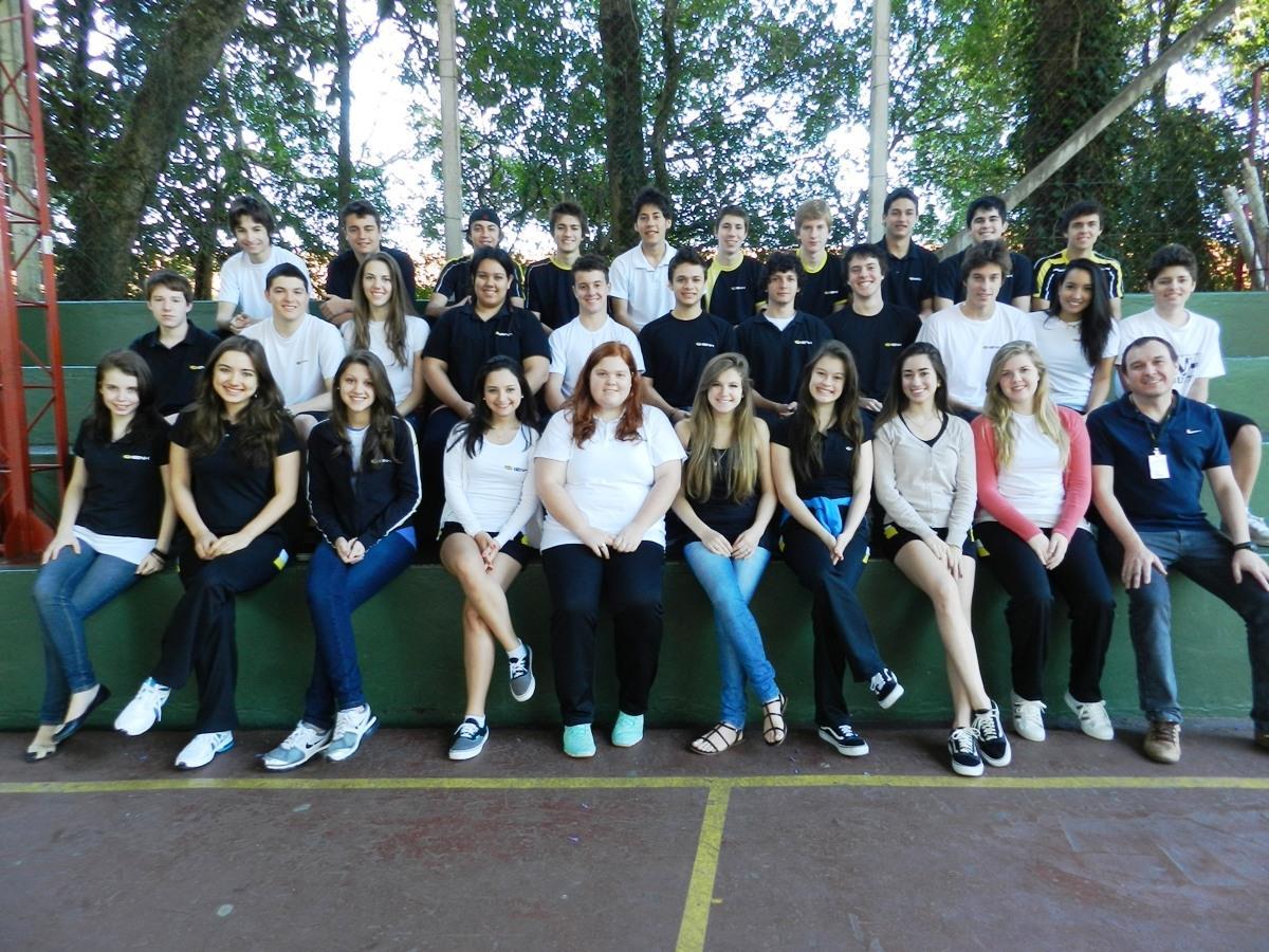 Estudantes da IENH recebem intercambista americana