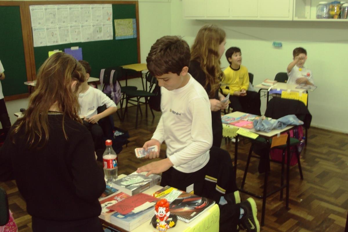 Estudantes criam “Shopping” dentro da Sala de Aula