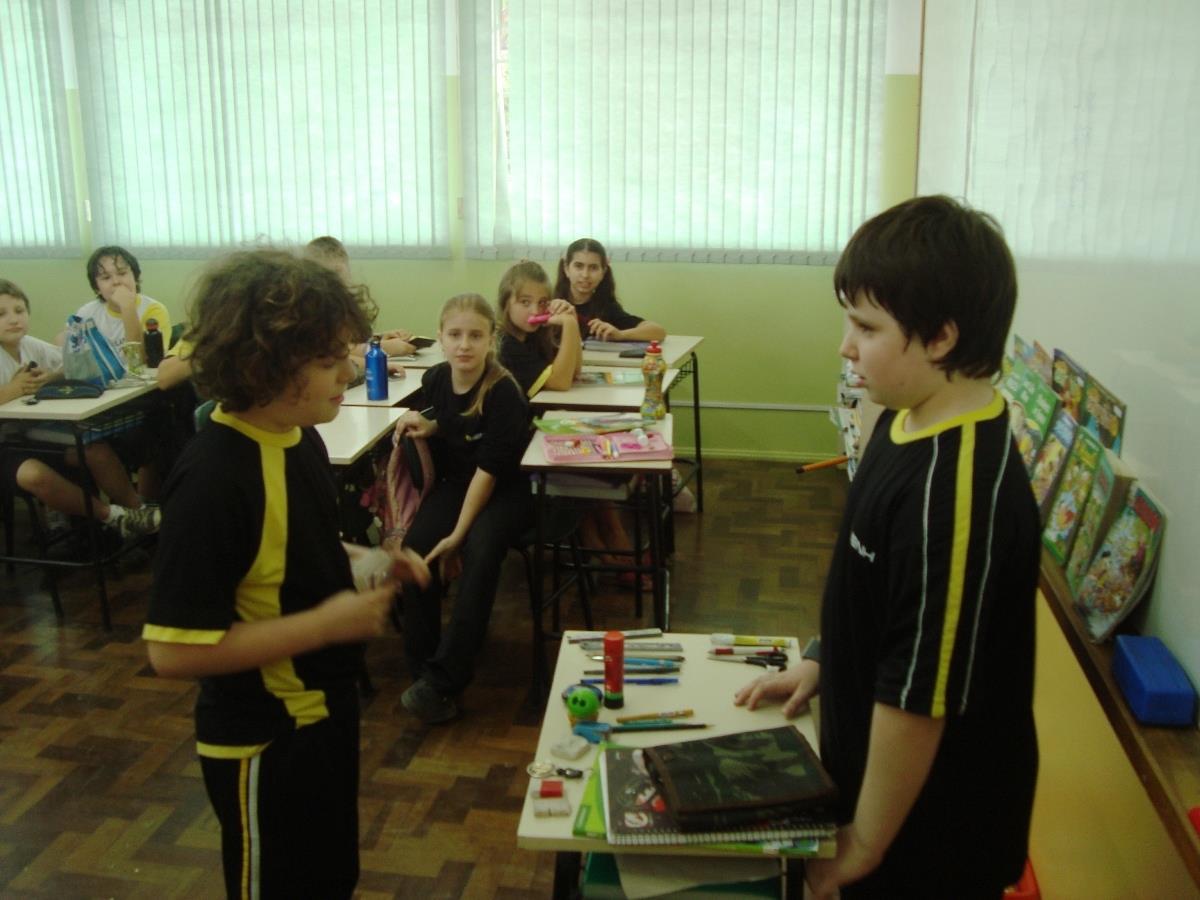 Cenas divertidas criadas pelos alunos reforçam vocabulário na Língua Inglesa