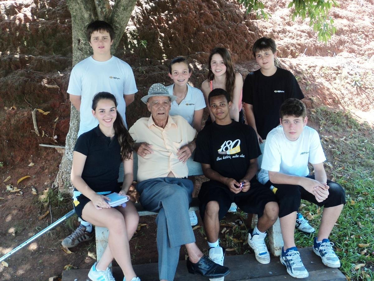 Estudantes visitaram a Ação Encontro e o Lar São Vicente