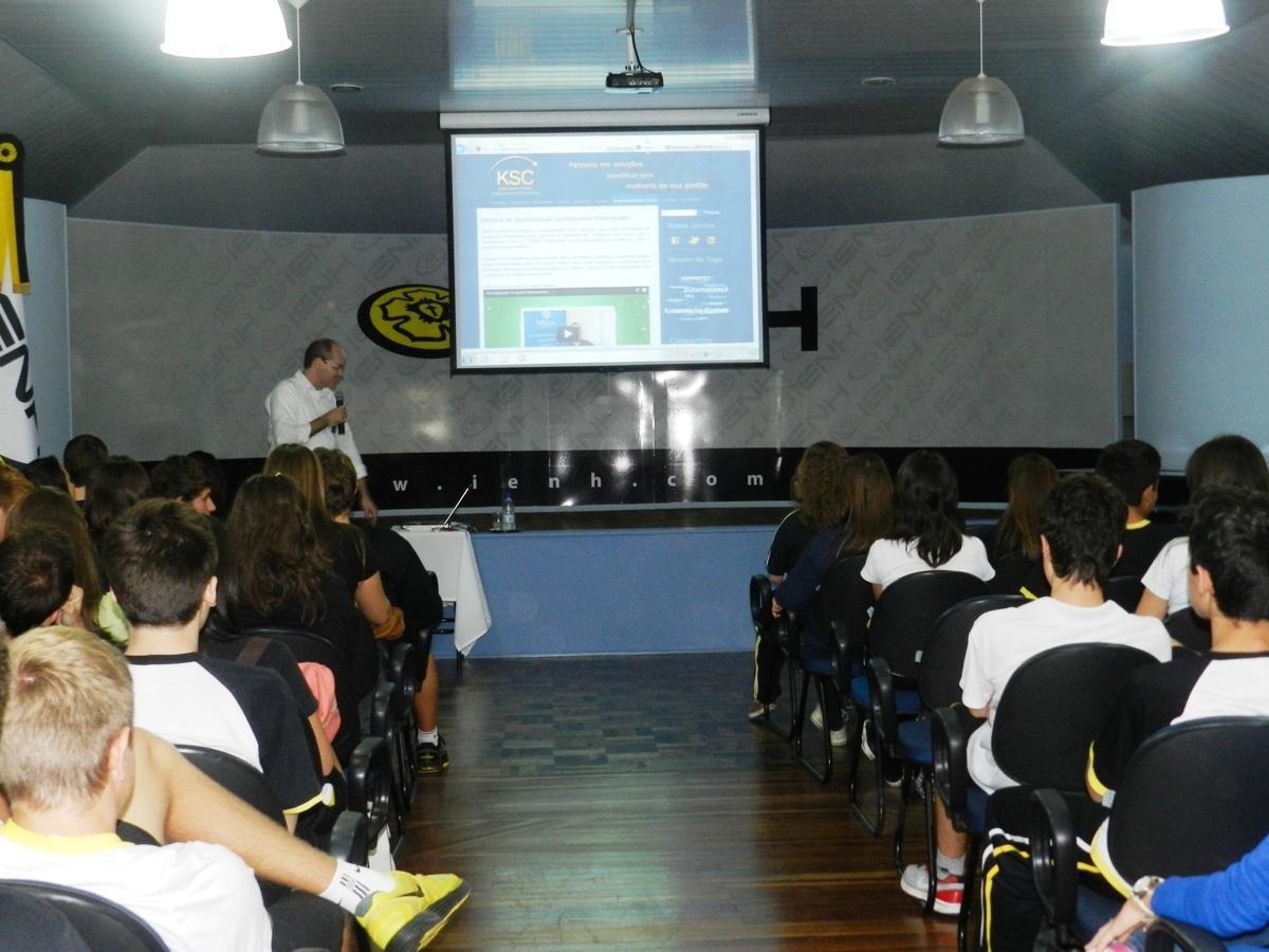 Estudantes participam de sensibilização do Programa Miniempresa