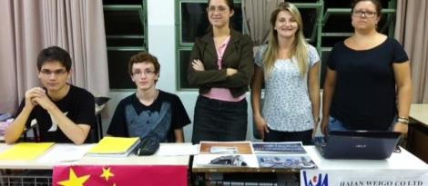 Estudantes simulam Feira Internacional Estudantes simulam Feira Internacional